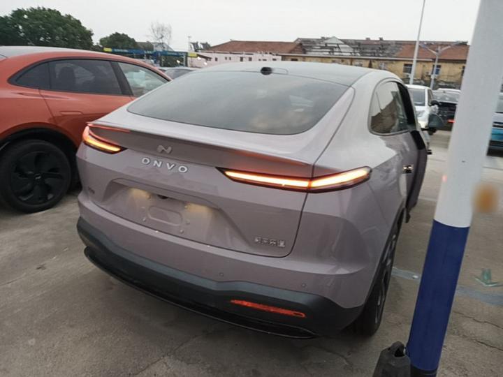 L60 2025 60kWh RWD photo 4