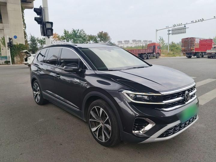 2021 530TSI AWD Flagship Pro photo 3