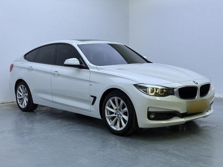 3 SeriesGT 2018 320i Fashion photo 3