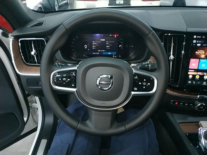 XC60 EV 2024 T8 PHEV Long Range AWD Luxury photo 6