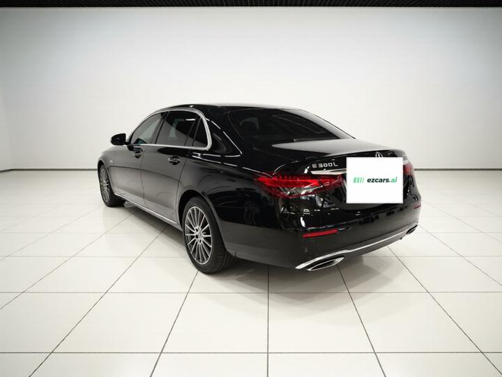 E-Class 2023 E 260 L photo 4