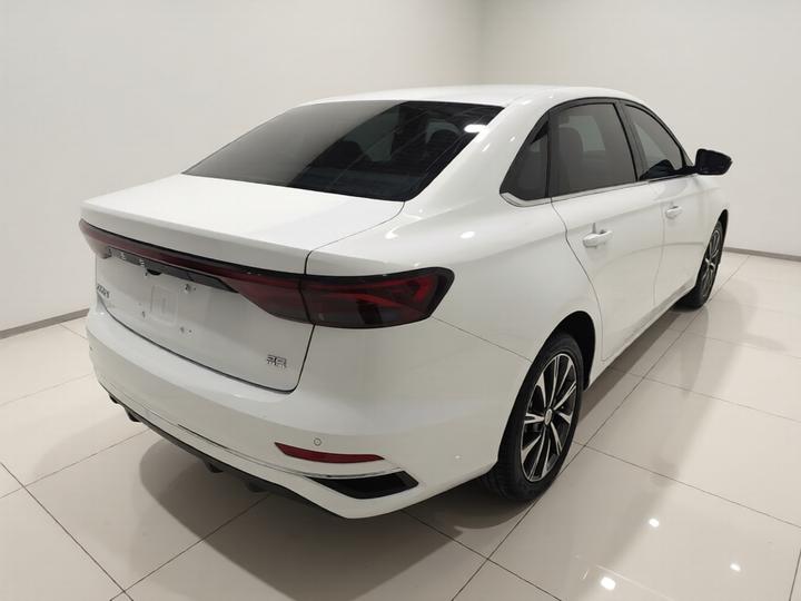 Emgrand 2025 4 1.5L CVT Flagship photo 4
