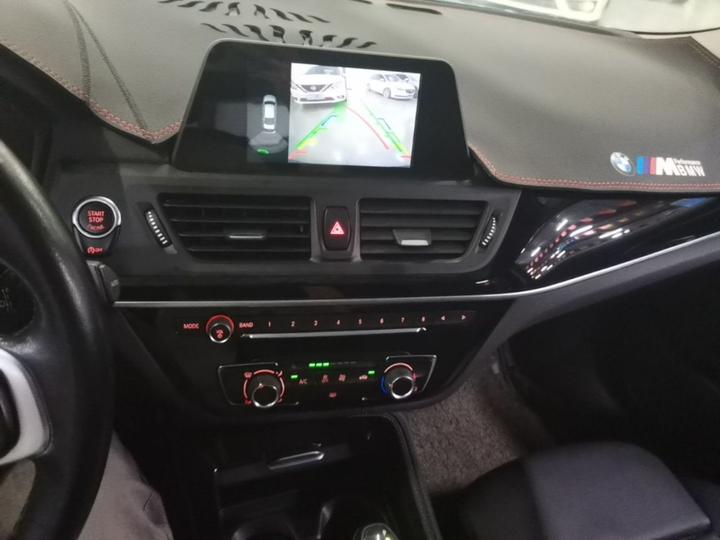 1 Series 2018 118i Sport photo 8