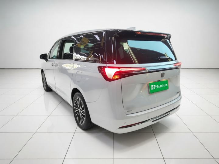 GL8 EV 2025 Smart photo 4