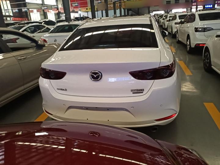 3 Axela 2023 2.0L AT photo 3