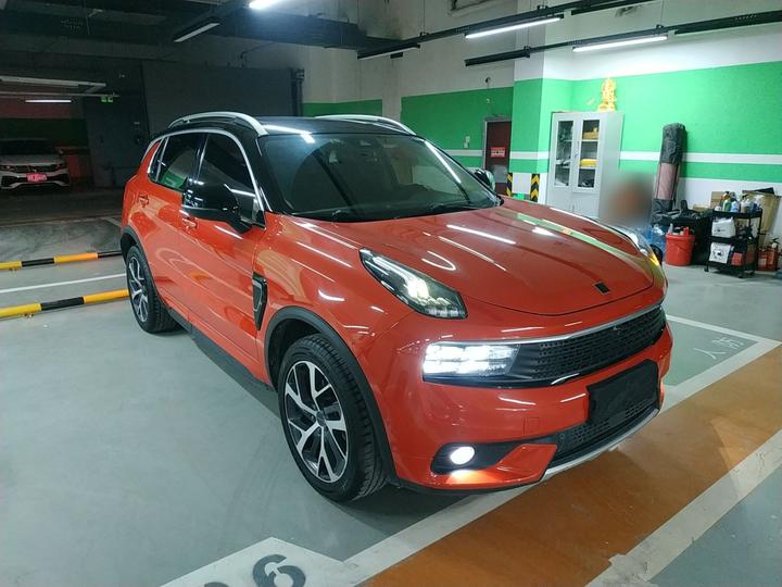 01 2017 2.0T AWD Pro photo 3