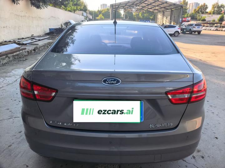 Escort 2015 1.5L AT Comfort photo 3
