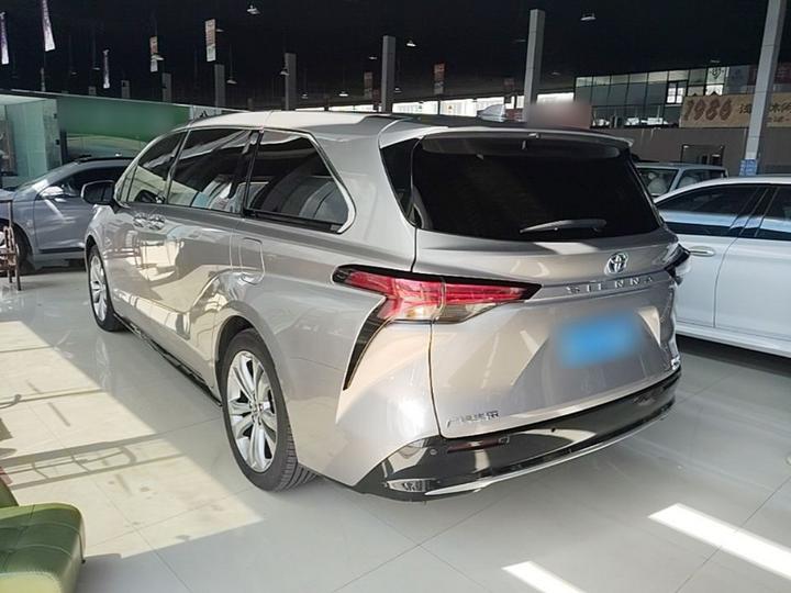 Sienna 2023 2.5L Hybrid Premium photo 4