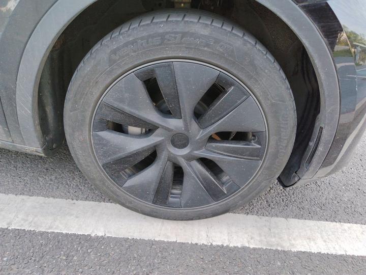 Model Y 2024 Long Range AWD photo 8