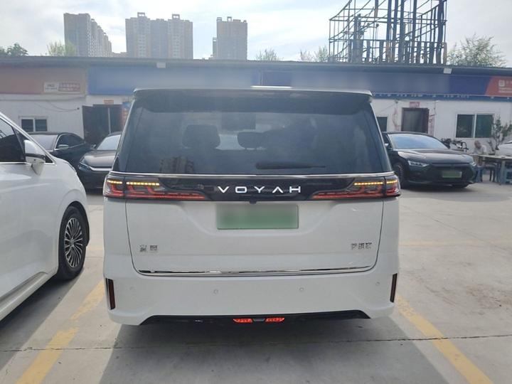 Voyah Dreamer 2025 EV AWD Flagship photo 3