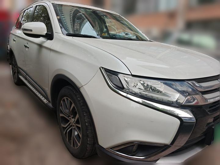 Outlander 2018 2.4L AWD Luxury 7-Seater photo 3