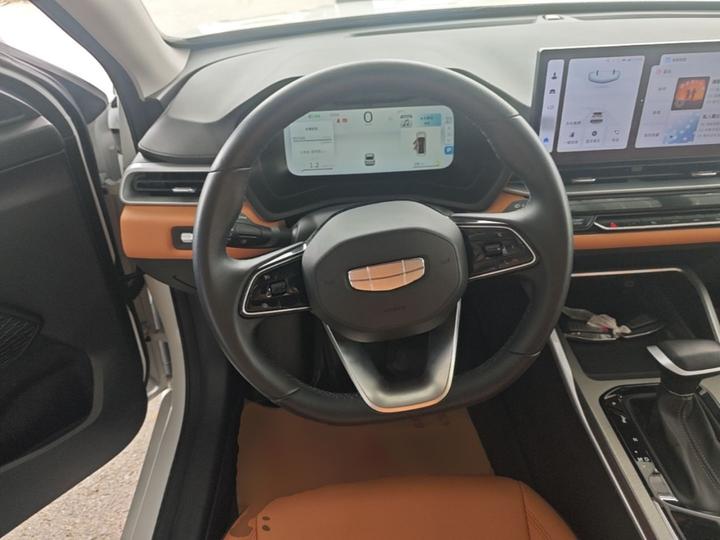 Emgrand 2025 4 1.5L CVT Flagship photo 6
