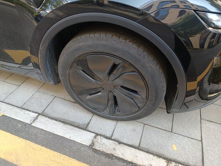 Model Y 2025 RWD photo 8