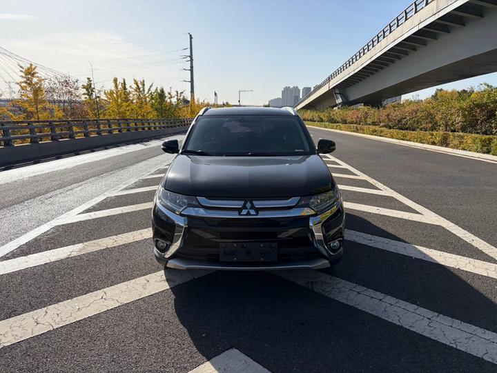 Outlander 2016 2.4L AWD Elite 5-Seater photo 2