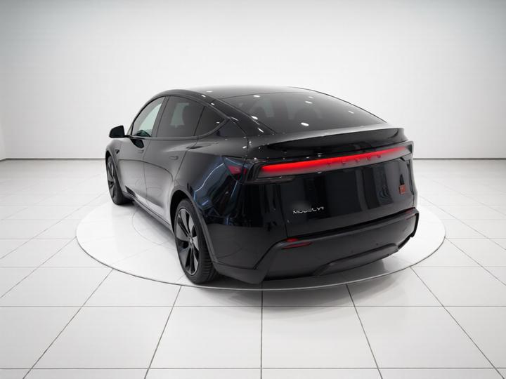Model Y 2025 RWD photo 4