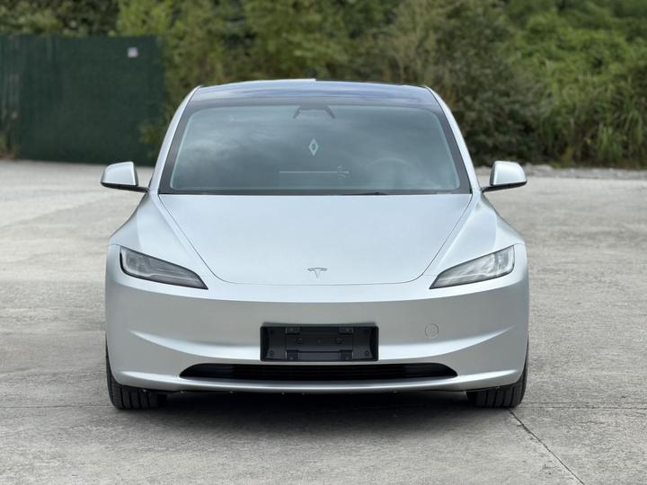 Model 3 2023 RWD photo 2