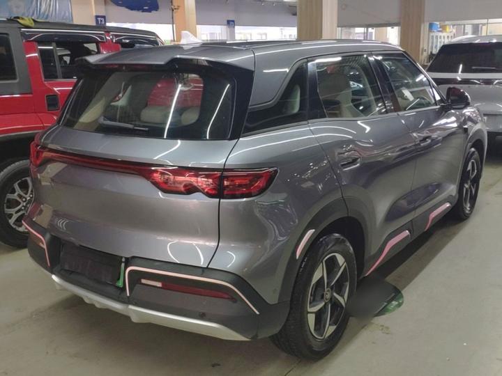 Yuan UP 2025 ADAS 401KM Leading photo 6