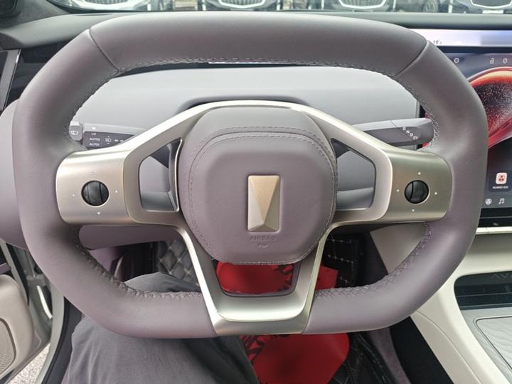 12 2024 Facelift 700 RWD photo 6