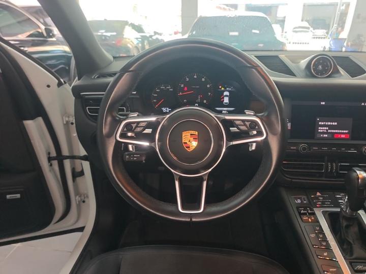 2018 Macan 2.0T photo 2