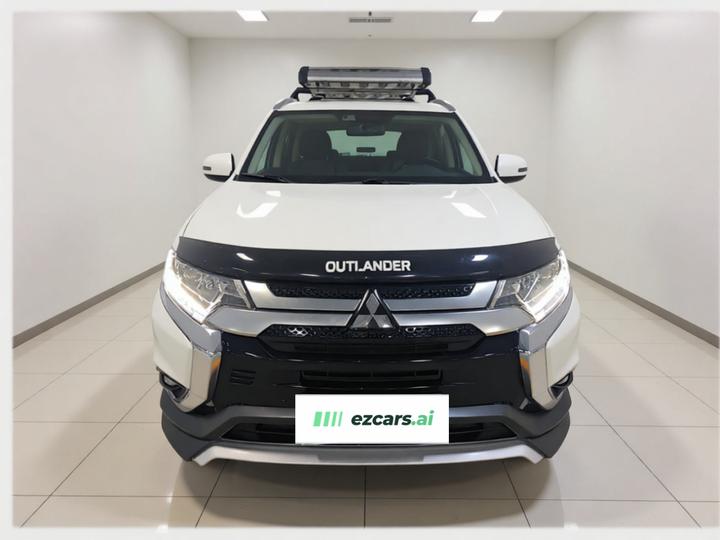 Outlander 2021 2.0L RWD Enjoy 7-Seater photo 2