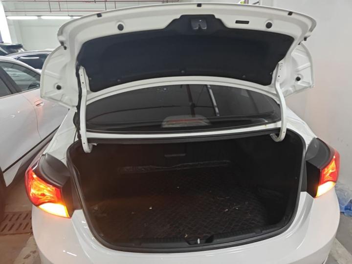 Elantra 2016 1.6L AT Premium photo 8