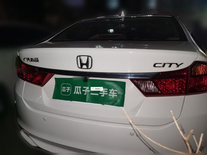 2015 1.5L CVT Luxury photo 5