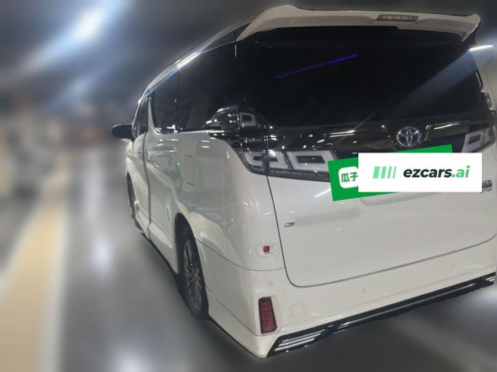 2023 Crown Hybrid 2.5L HV Luxury photo 4