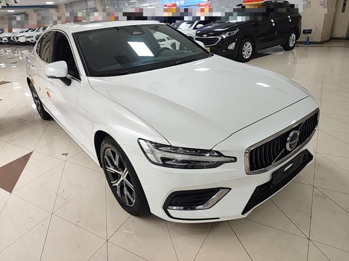 S60 2025 B4 Luxury photo 3