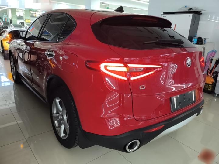 Alfa Romeo Stelvio 2017 2.0T 200HP Elite photo 4