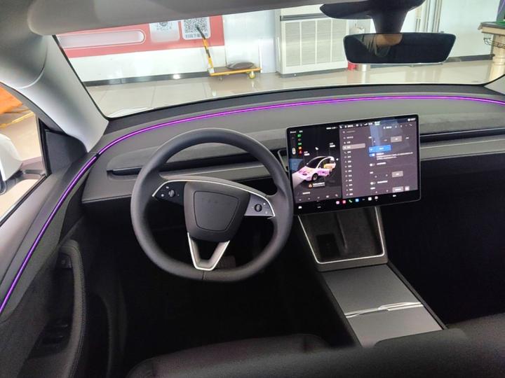 Model Y 2025 Long Range AWD Launch Edition photo 6