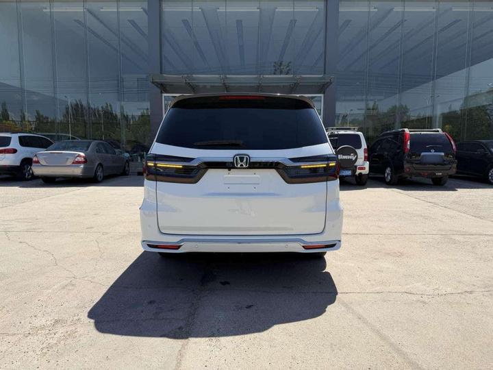 Elysion 2022 2.0L e:HEV Luxury photo 4