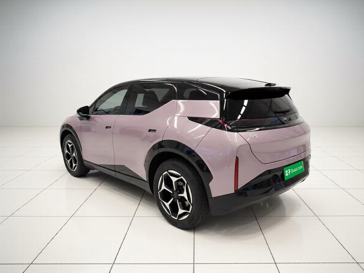 X 2025 5-Seater RWD photo 4
