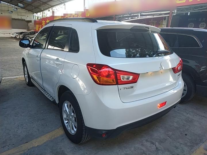 ASX 2013 2.0L CVT RWD Elite photo 4