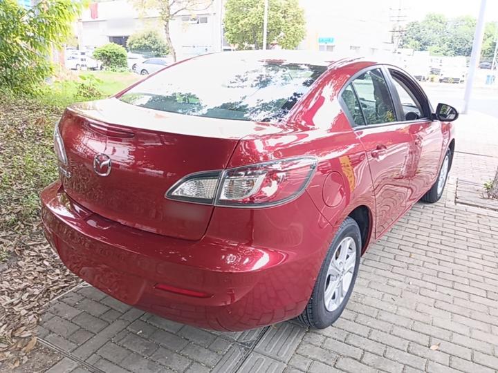3 2015 Sedan 1.6L AT Comfort photo 4