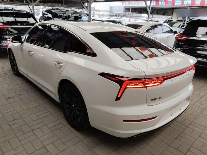 Bestune B70 2022 3rd Gen 1.5T AT Exclusive photo 4