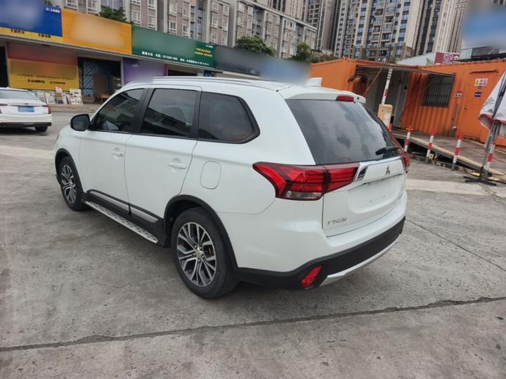 Outlander 2018 2.0L RWD Honor 5-Seater photo 4
