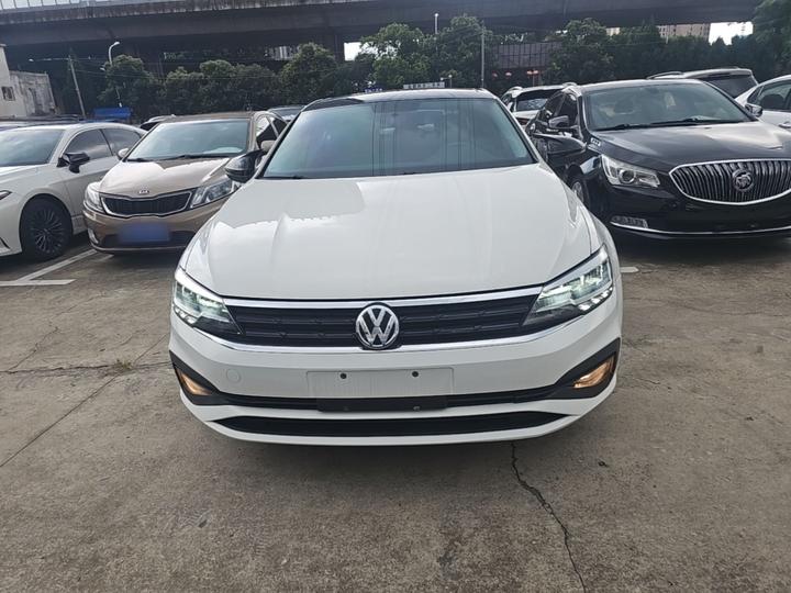 Lamando 2021 230TSI DSG photo 2