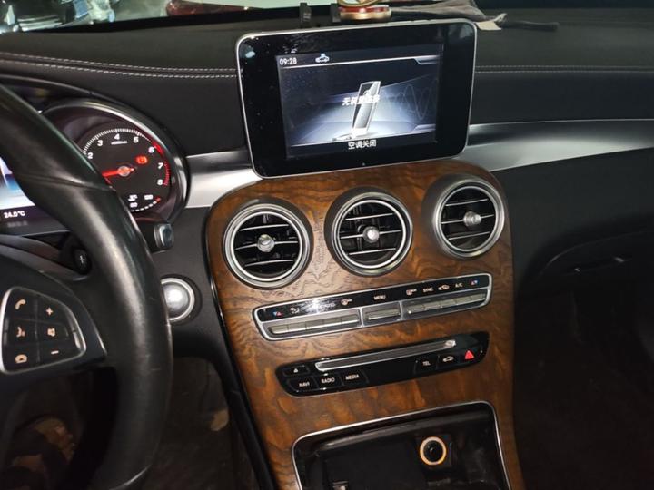 GLC 2018 Facelift GLC 260 4MATIC Luxury photo 8