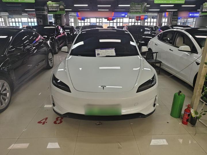 Model 3 2024 Performance AWD photo 2