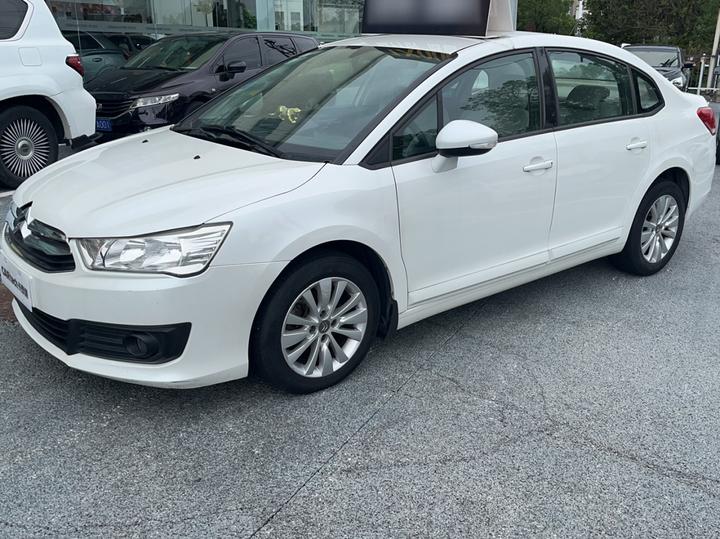 2013 Sedan 1.6L AT photo 3