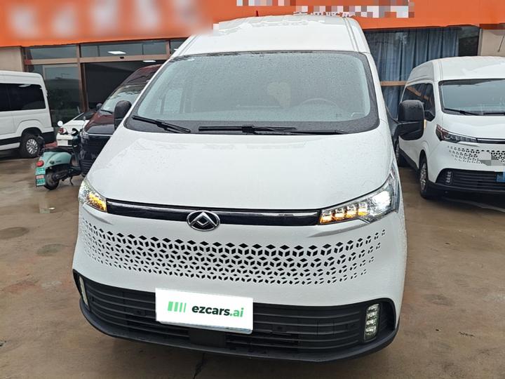 MAXUS V70 2023 2.0T Elite AT Long Wheelbase 6/7-Seater photo 2