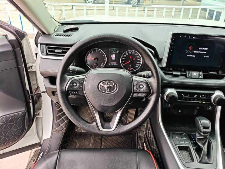 RAV4 2020 2.0L CVT RWD photo 6