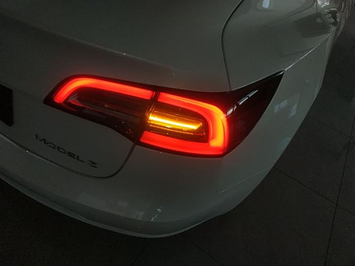 Model 3 2022 RWD photo 7