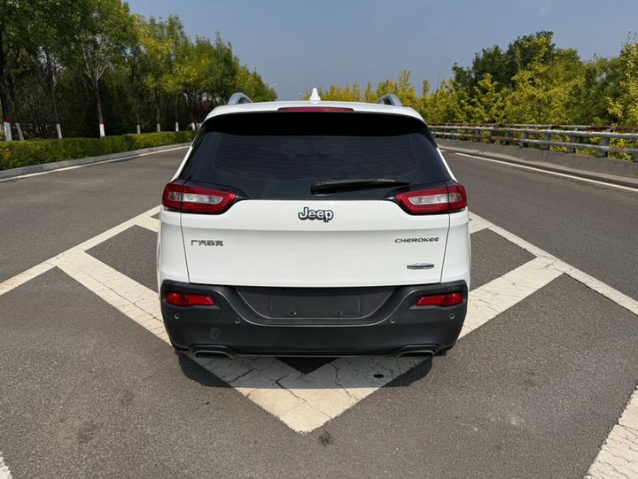 Cherokee 2016 2.4L Leading Smart photo 6