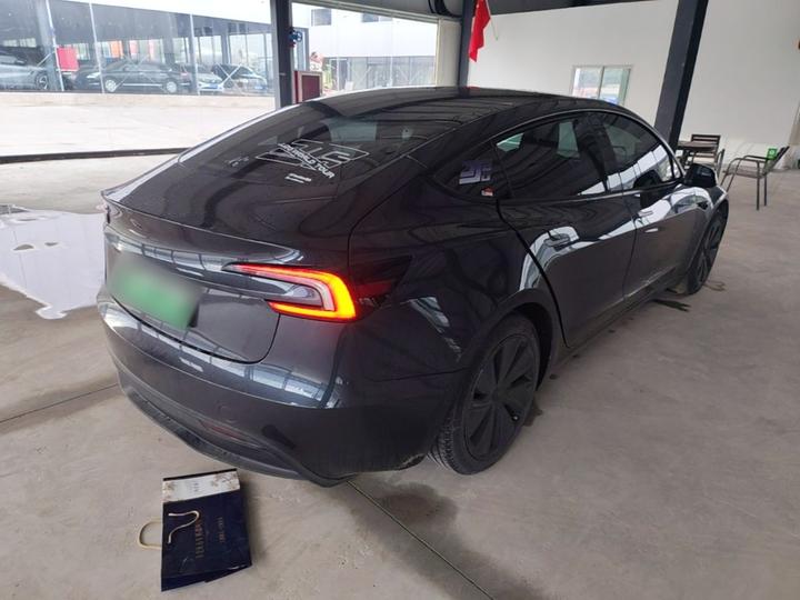 Model 3 2023 RWD photo 6