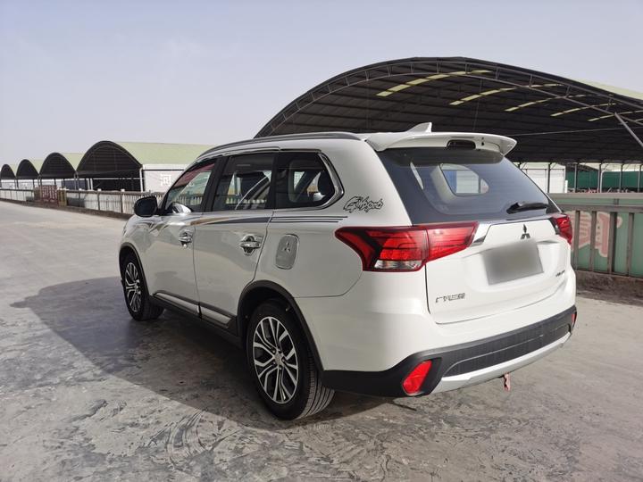 Outlander 2018 2.0L RWD Honor 5-Seater photo 4
