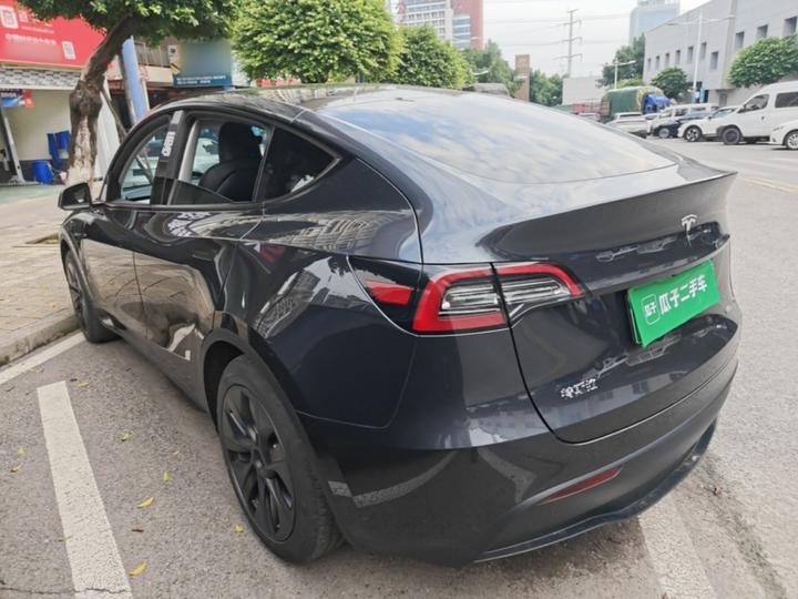 Model Y 2024 RWD photo 4