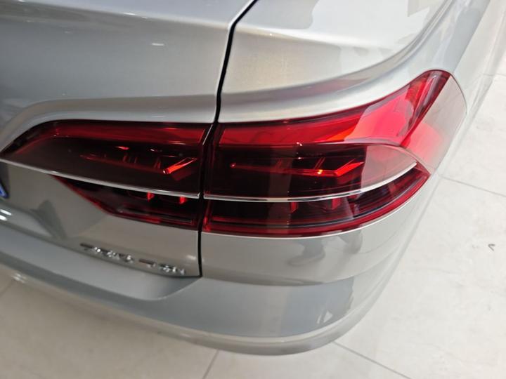2018 Facelift 380TSI RWD Business photo 7