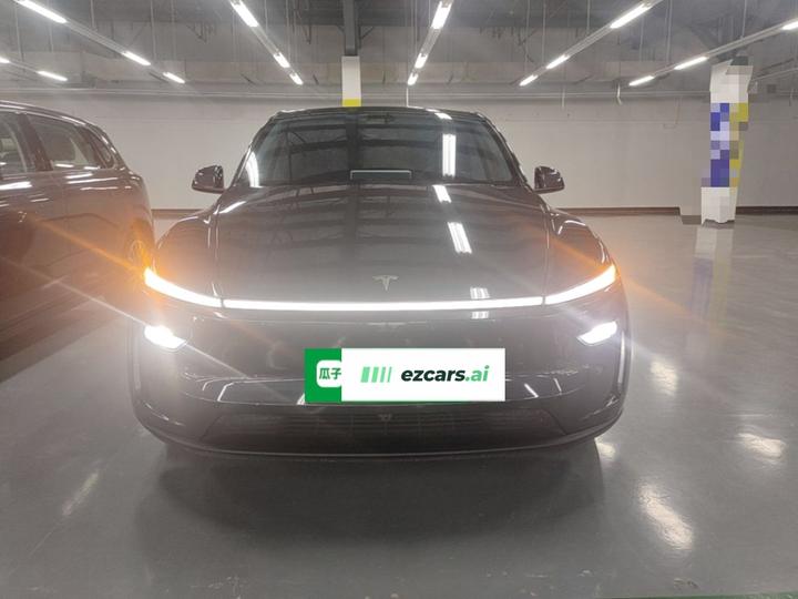 Model Y 2025 RWD Launch Edition photo 2