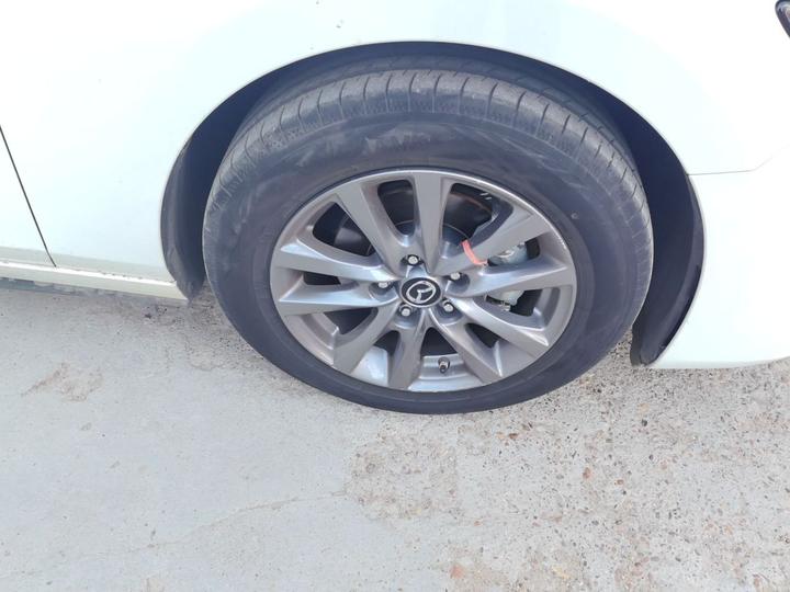 3 Axela 2021 1.5L AT photo 8